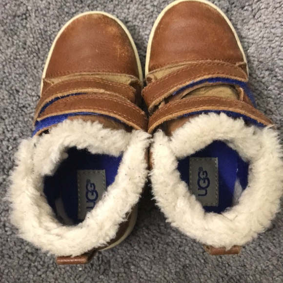 Boys UGG boots - Picture 3 of 3